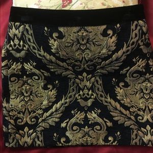 NWOT- Elegant Gold and Velvet Skirt 👑